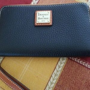NWOT Dooney & Bourke  WALLET  Authentic